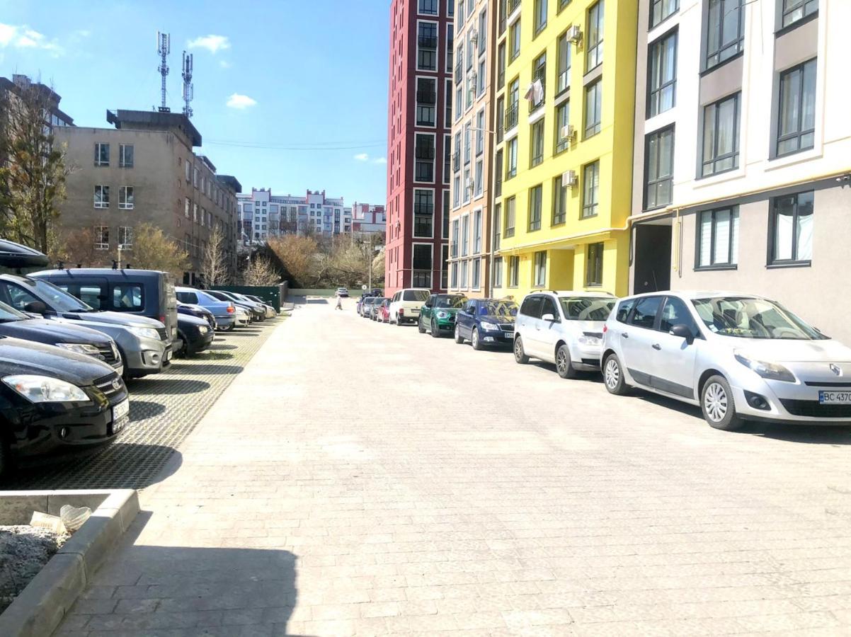 Osapart Beautiful Apartment In A Complex Semycvit 利沃夫 外观 照片