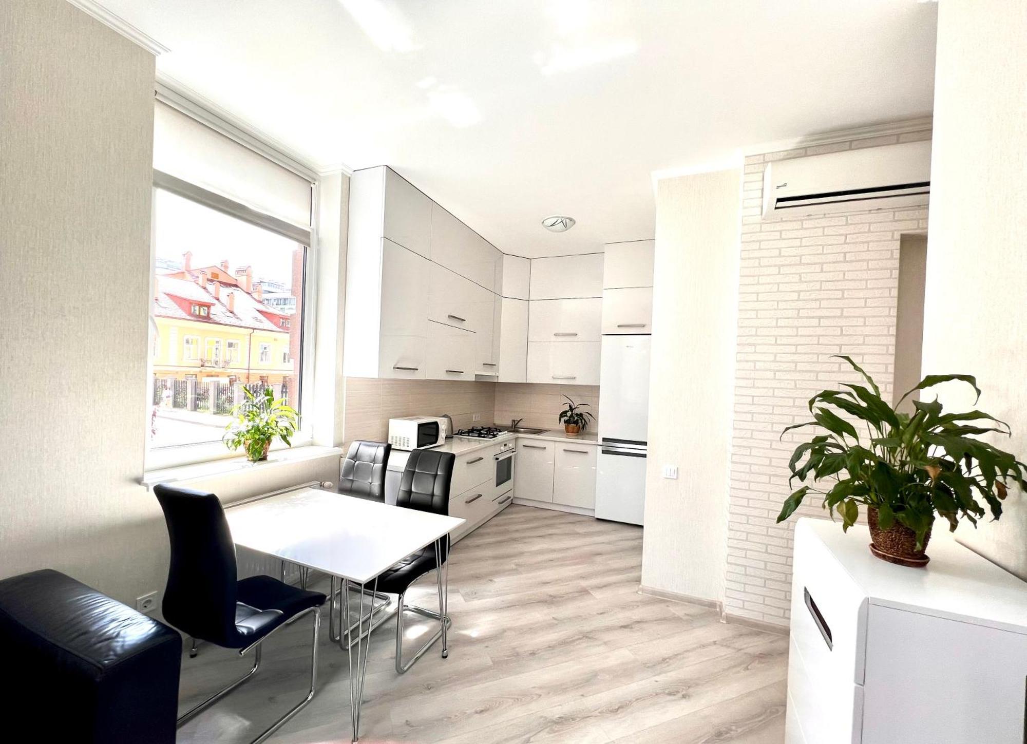 Osapart Beautiful Apartment In A Complex Semycvit 利沃夫 外观 照片