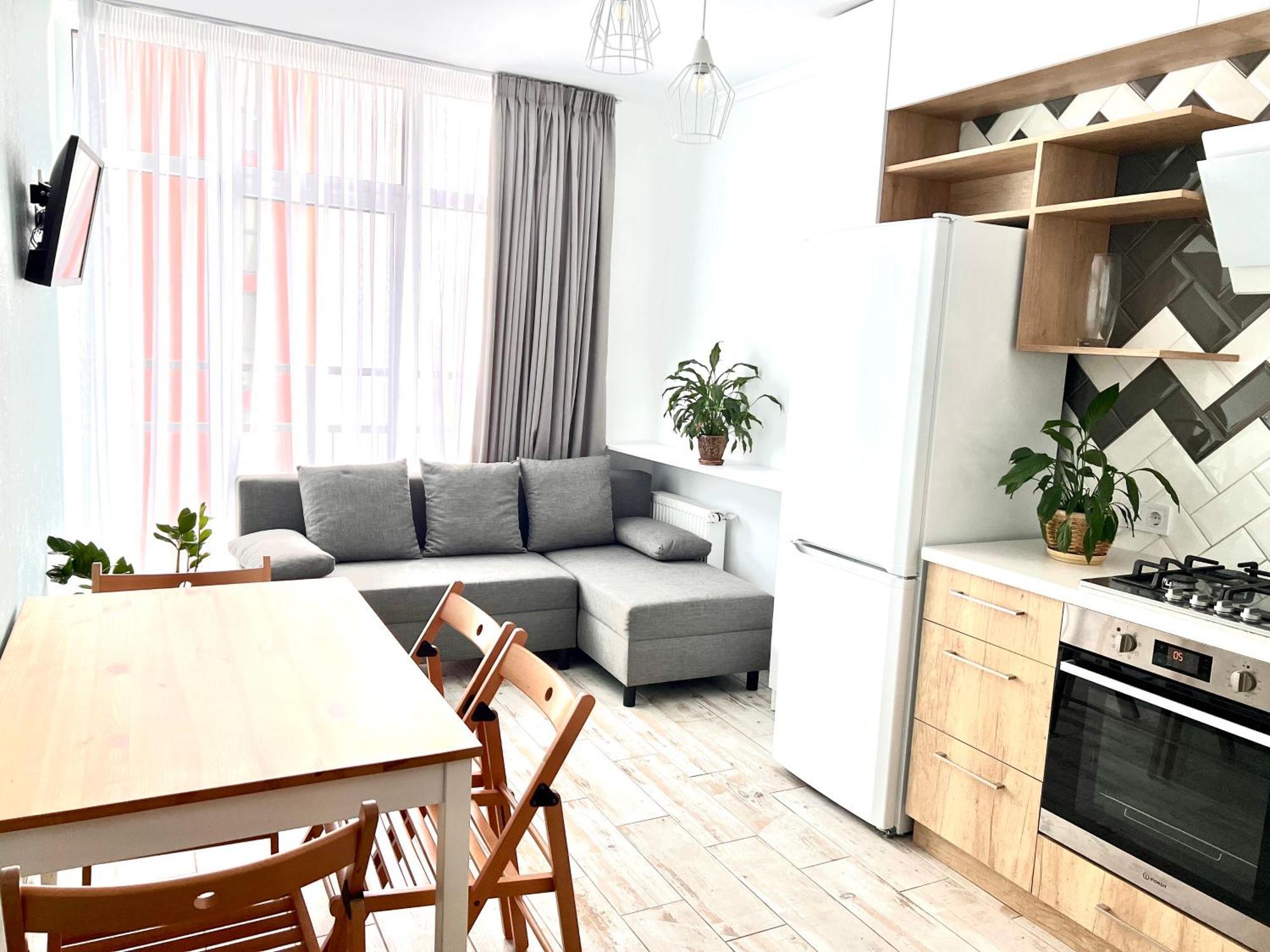 Osapart Beautiful Apartment In A Complex Semycvit 利沃夫 外观 照片
